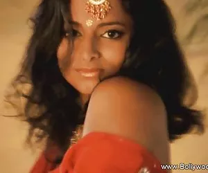 Vídeos pornográfico caseros danzas de la bailarina de bollywood para nosotros