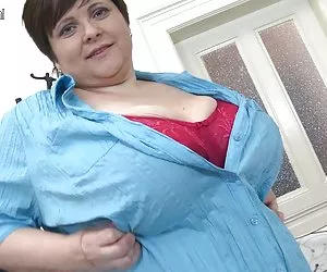 Mamá porn xx madura pecho enormes jugando consigo misma