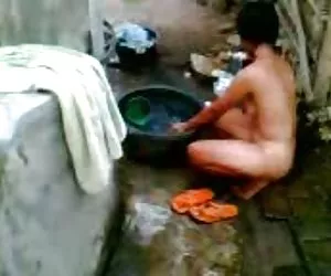 Amateur baño en el pueblo