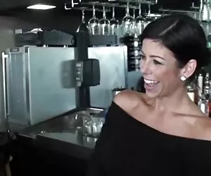 Cojiendo gratis mamá sexy tiene sexo en el bar