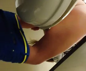 Cogió otra chica en el baño wc