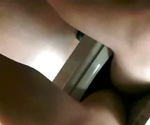 Upskirt ver peliculas porno en el metro
