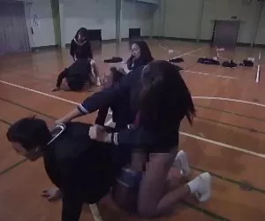 Correa videos mamando xxx de colegiala japonesa en chicos gangbang 3