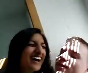 Ver videos de porno xxx morenas orientales de desi y paki prefieren rubia firangi blokes