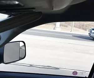 Flash ver videos xx Señora de rubia conduciendo coche sale una patada de él