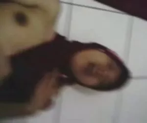 Putas mayores hiyab-striptease de chica indonesia 2