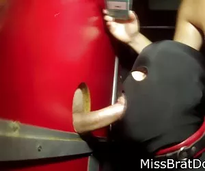 Esclavo videos por xxx chupa pollas en gloryhole con perversiones de brat de femdom