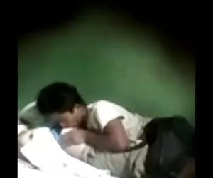 Campana perras tube del hijab Indonesia-chicas sórdida en la sala de