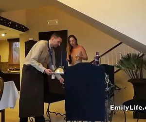 Ver videos porno muy zorras chicas desnudas abra la puerta para el servicio de habitaciones