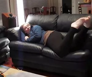 Chubby videos cachondos xxx gf machacado en el sofá