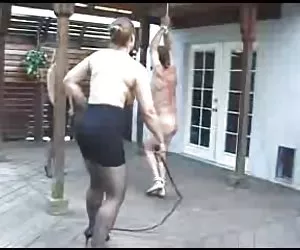 Jovenes follando viejas grandes tetas látigo 2