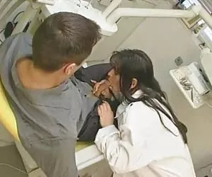 dando videos d putas cojiendo examen oral sexy morena dentista entonces cogida en la oficina