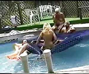 Swingers super viejas xxx parte de la piscina