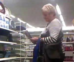 Xxx y putas una madura que destella en la tienda con la corrida-flostylez
