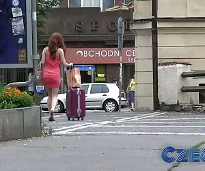 Xxx mujeres con tetas grandes checa peliroja folla a chico duro en el parque de coche por dinero en efectivo