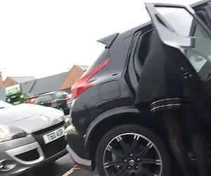 Fotos desnudas co op parking milf caliente las piernas
