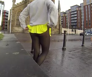 Calle ver chicas calatas muy transitada en upskirt vestido muy corto