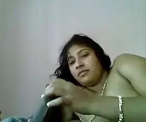 Desi chicas desnudas en video indian bhabhi hablando manteniendo la polla en la boca