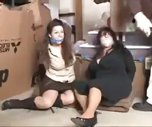 Chicas phorno dos chicas hermosas grandes en régimen de servidumbre