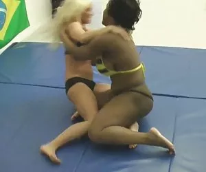 Videos de mujeres encueradas lucha libre mixta