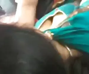 Escote porno xxx hd de milf India en un autobús