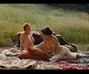 Desnudo sexo comc de Christa theret en frontal completo y solene rigot topless