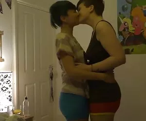 Mejores videos de culos besos chicas 411 (mismas niñas en kg 412)