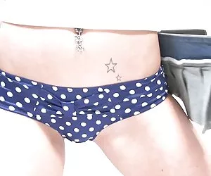 Video porno video irresistible morena tiras y toca su toosh