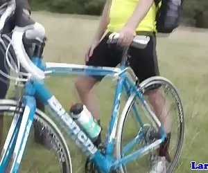 Porno sexo videos gratis británica maduran en medias recoge ciclista para follar
