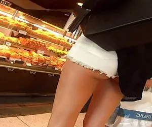 Diminutos youtube porno shorts mostrar su sexy culo adolescente