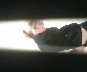 ¡Cam mujeres calientes gratis real oculto! caliente milf rubia en baño