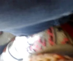 Arrimon xxx porno xxx en el hombro a flaca en el bus