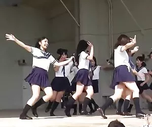 Los estudiantes japoneses Linda danza