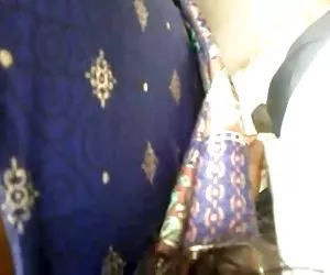 Chicas xxx desnudandose tamil nadu tía handjob en multitud público