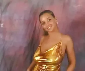 Modelo desnudas en porno con unas enormes tetas rebotando compilación dance