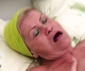 Video porno gratis video porno gratis adolescente cachonda le encanta un coño más para comer