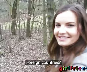Amigas xxx video con lesbianas besan y comen coño peludo en el bosque