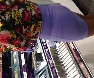 Sexo videos nenas asiática sexy en vestido morado mostrando tanga