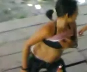 Chicas tirando por el culo indo candoleng danza