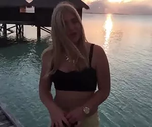 Nena putas xx caliente en las Maldivas