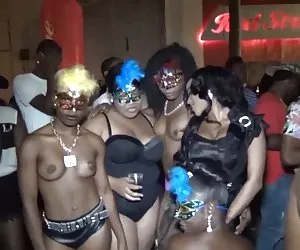 Chicas vídeos xxx gratis casi desnudas en una fiesta