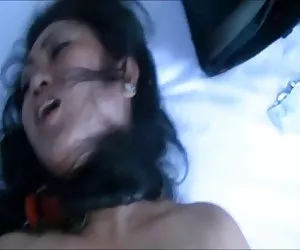 Milf asiática disfruta golpeando coño